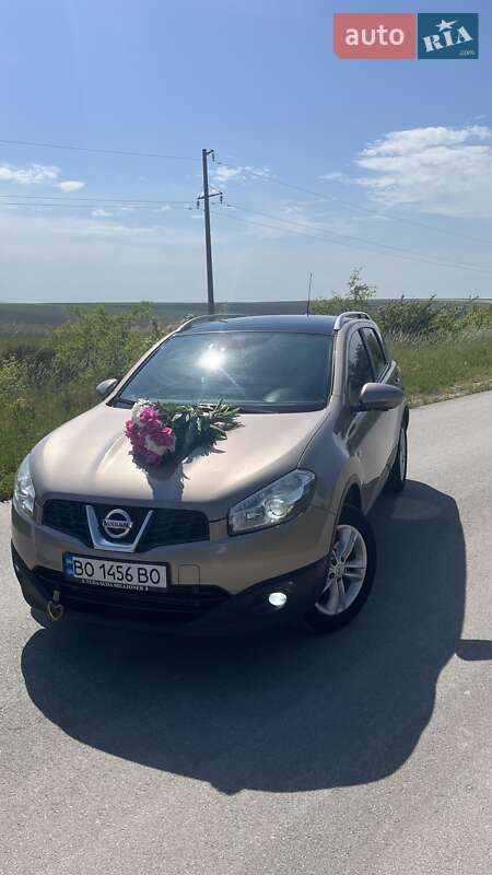 Внедорожник / Кроссовер Nissan Qashqai 2012 в 