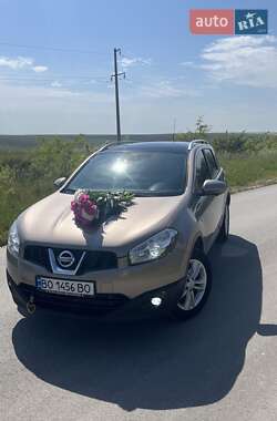 Внедорожник / Кроссовер Nissan Qashqai 2012 в 