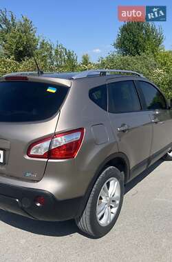 Внедорожник / Кроссовер Nissan Qashqai 2012 в 
