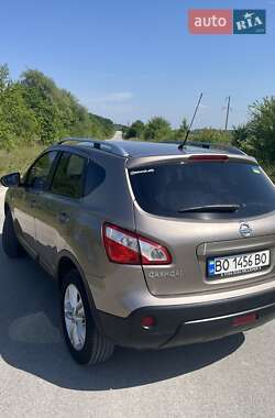 Внедорожник / Кроссовер Nissan Qashqai 2012 в 