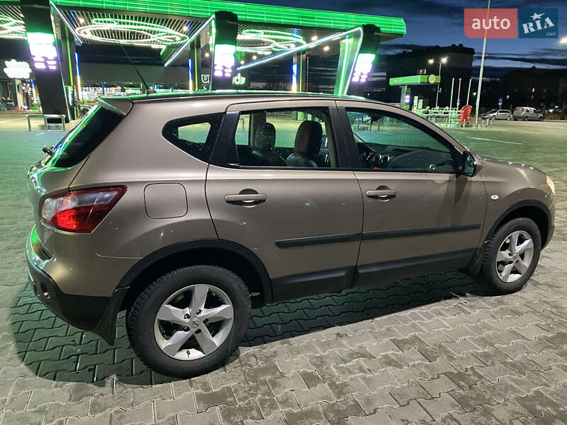 Позашляховик / Кросовер Nissan Qashqai 2011 в Стрию