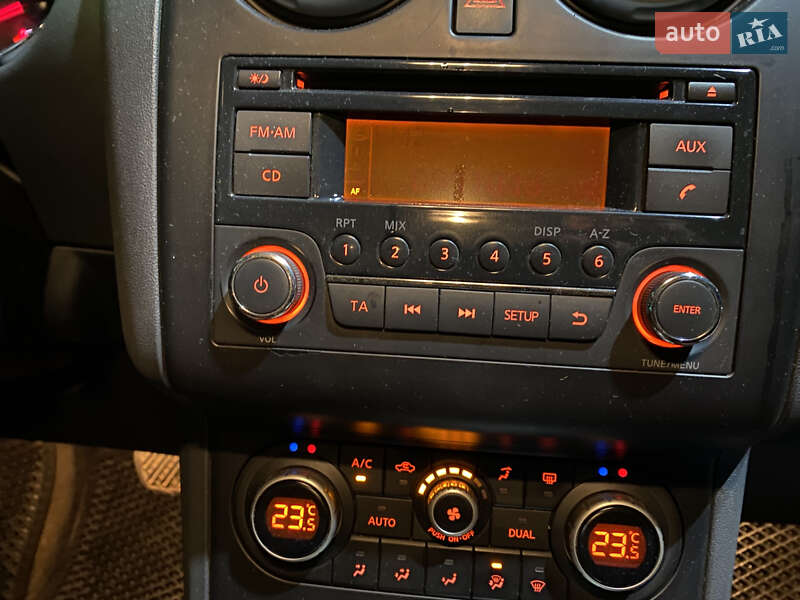 Позашляховик / Кросовер Nissan Qashqai 2011 в Стрию