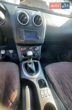 Позашляховик / Кросовер Nissan Qashqai 2011 в 