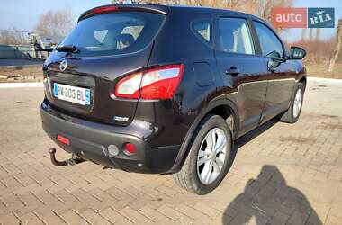 Позашляховик / Кросовер Nissan Qashqai 2011 в Чернівцях