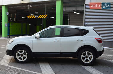Внедорожник / Кроссовер Nissan Qashqai 2011 в 