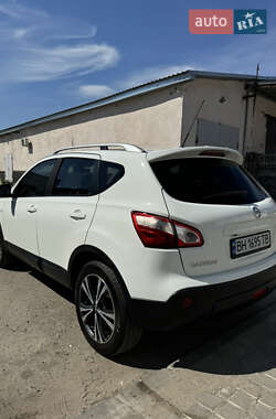 Внедорожник / Кроссовер Nissan Qashqai 2012 в 