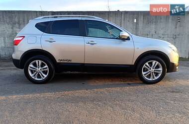 Позашляховик / Кросовер Nissan Qashqai 2013 в 