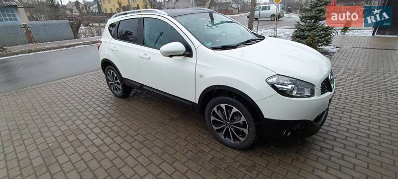 Позашляховик / Кросовер Nissan Qashqai 2011 в Радивиліві