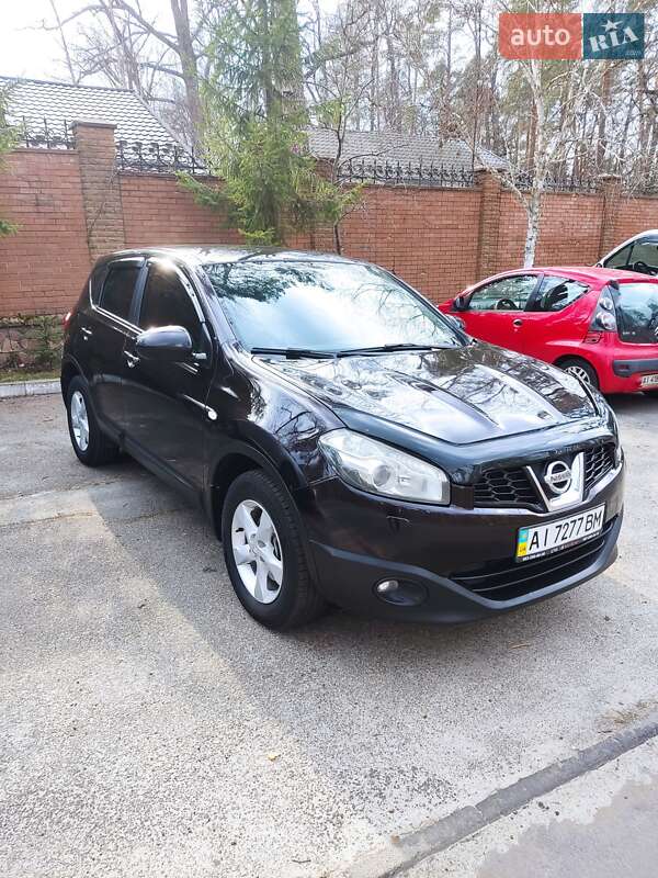 Внедорожник / Кроссовер Nissan Qashqai 2010 в 