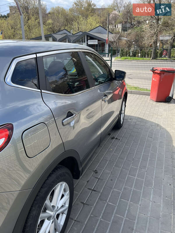 Внедорожник / Кроссовер Nissan Qashqai 2016 в Черкассах