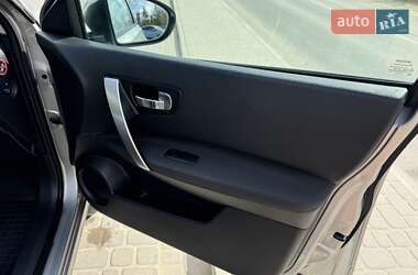 Внедорожник / Кроссовер Nissan Qashqai 2012 в 