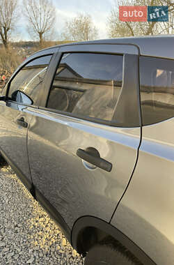Внедорожник / Кроссовер Nissan Qashqai 2012 в 