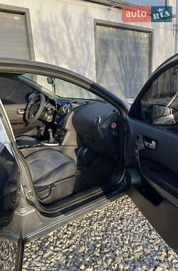 Внедорожник / Кроссовер Nissan Qashqai 2012 в 