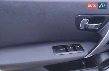 Внедорожник / Кроссовер Nissan Qashqai 2010 в 