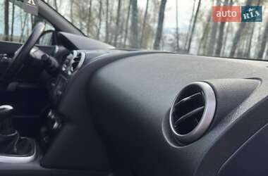 Внедорожник / Кроссовер Nissan Qashqai 2011 в 
