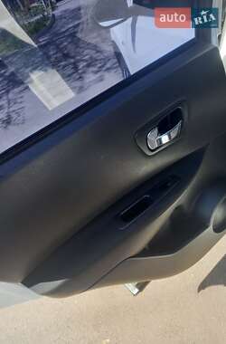 Внедорожник / Кроссовер Nissan Qashqai 2012 в 