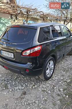 Внедорожник / Кроссовер Nissan Qashqai 2012 в 