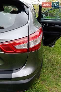 Внедорожник / Кроссовер Nissan Qashqai 2014 в 