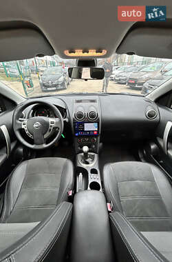 Позашляховик / Кросовер Nissan Qashqai 2013 в 