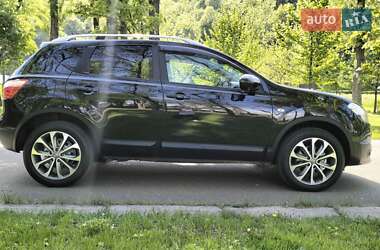 Позашляховик / Кросовер Nissan Qashqai 2012 в 