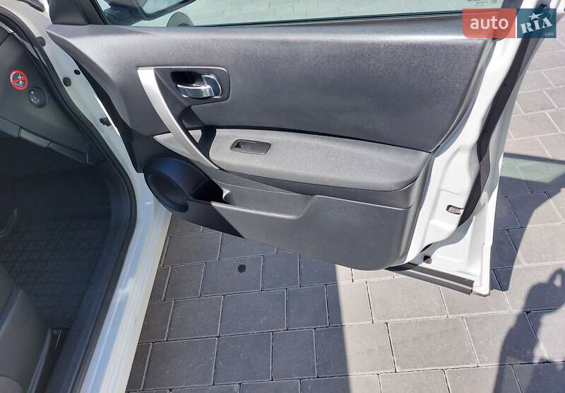 Позашляховик / Кросовер Nissan Qashqai 2013 в Ужгороді