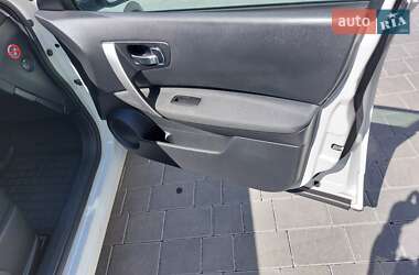 Позашляховик / Кросовер Nissan Qashqai 2013 в 