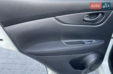 Позашляховик / Кросовер Nissan Qashqai 2015 в 
