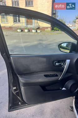 Позашляховик / Кросовер Nissan Qashqai 2009 в 