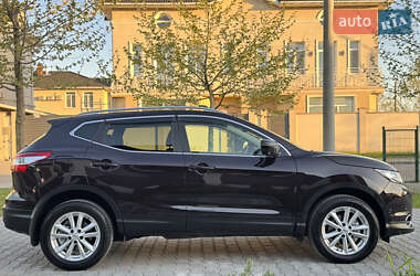 Позашляховик / Кросовер Nissan Qashqai 2015 в 