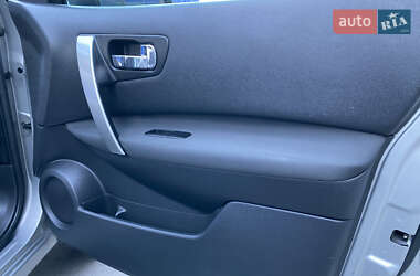 Внедорожник / Кроссовер Nissan Qashqai 2012 в 