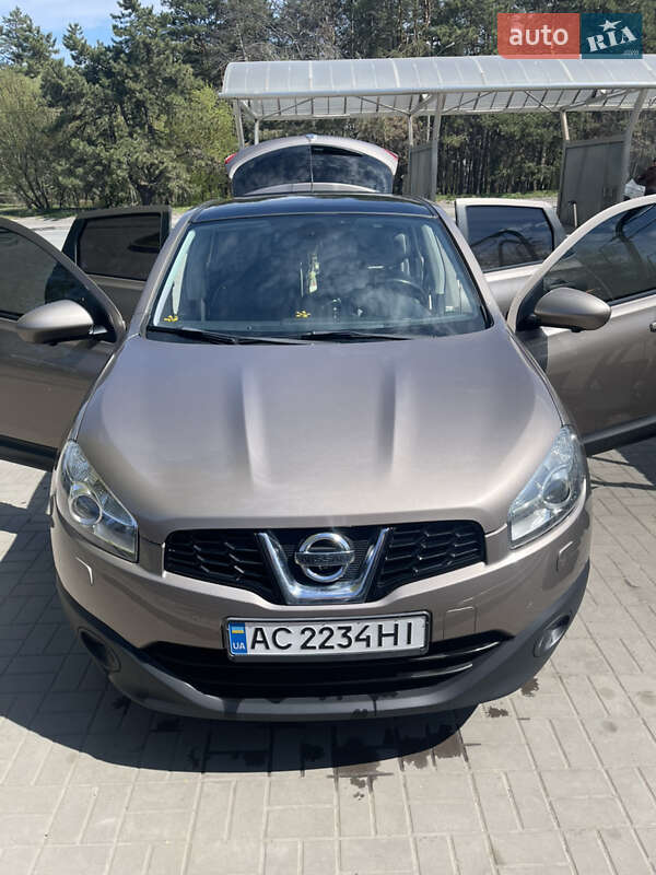 Позашляховик / Кросовер Nissan Qashqai 2014 в 