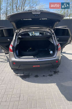 Позашляховик / Кросовер Nissan Qashqai 2014 в 