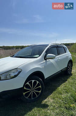 Внедорожник / Кроссовер Nissan Qashqai 2012 в 