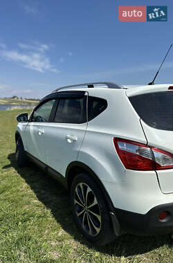 Внедорожник / Кроссовер Nissan Qashqai 2012 в 