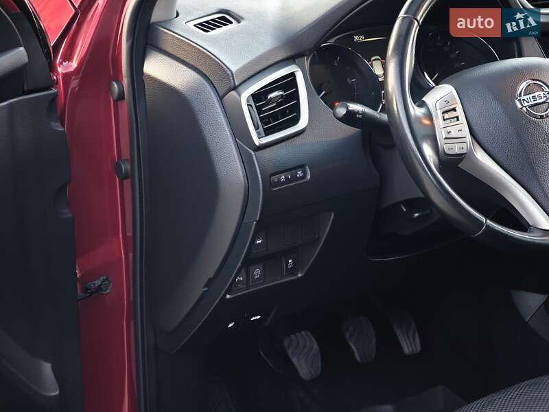 Позашляховик / Кросовер Nissan Qashqai 2016 в Дубні