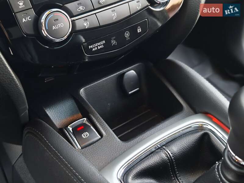 Позашляховик / Кросовер Nissan Qashqai 2016 в Дубні