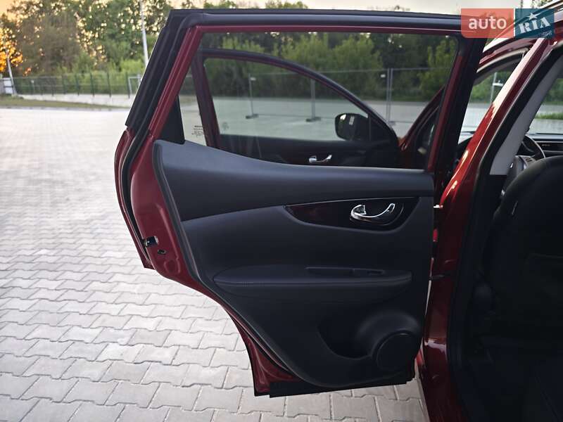 Позашляховик / Кросовер Nissan Qashqai 2016 в Дубні
