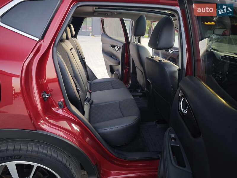 Позашляховик / Кросовер Nissan Qashqai 2016 в Дубні