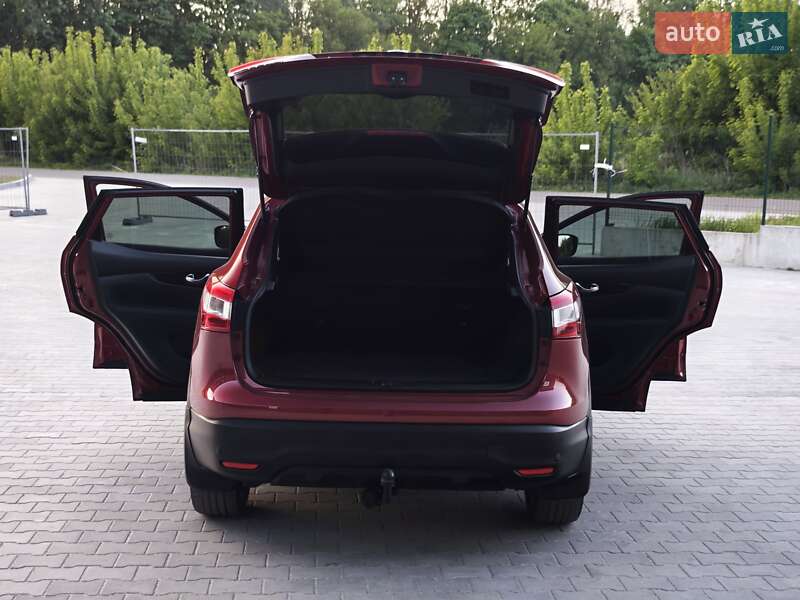 Позашляховик / Кросовер Nissan Qashqai 2016 в Дубні
