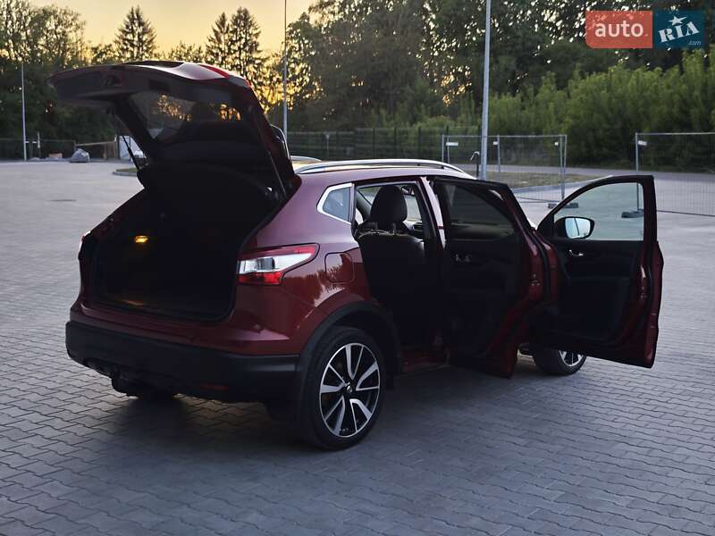 Позашляховик / Кросовер Nissan Qashqai 2016 в Дубні