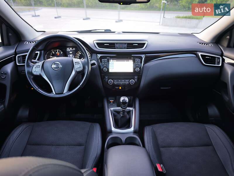 Позашляховик / Кросовер Nissan Qashqai 2016 в Дубні