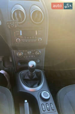 Внедорожник / Кроссовер Nissan Qashqai 2010 в 
