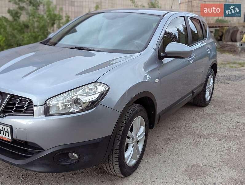 Позашляховик / Кросовер Nissan Qashqai 2010 в Івано-Франківську