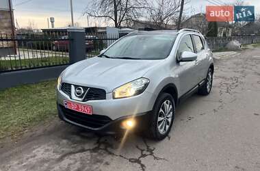 Позашляховик / Кросовер Nissan Qashqai 2010 в 
