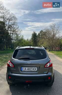 Внедорожник / Кроссовер Nissan Qashqai 2011 в 