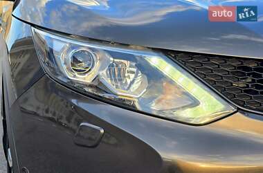 Позашляховик / Кросовер Nissan Qashqai 2015 в 