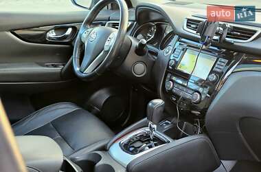 Позашляховик / Кросовер Nissan Qashqai 2015 в 