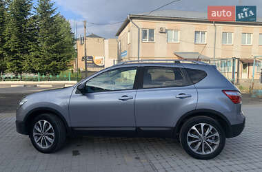 Позашляховик / Кросовер Nissan Qashqai 2010 в 