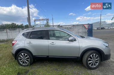 Внедорожник / Кроссовер Nissan Qashqai 2012 в 