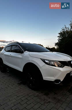 Внедорожник / Кроссовер Nissan Qashqai 2014 в 